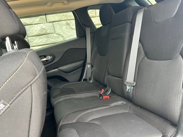 Used 2015 Jeep Cherokee Latitude w/ Comfort/Convenience Group image 9
