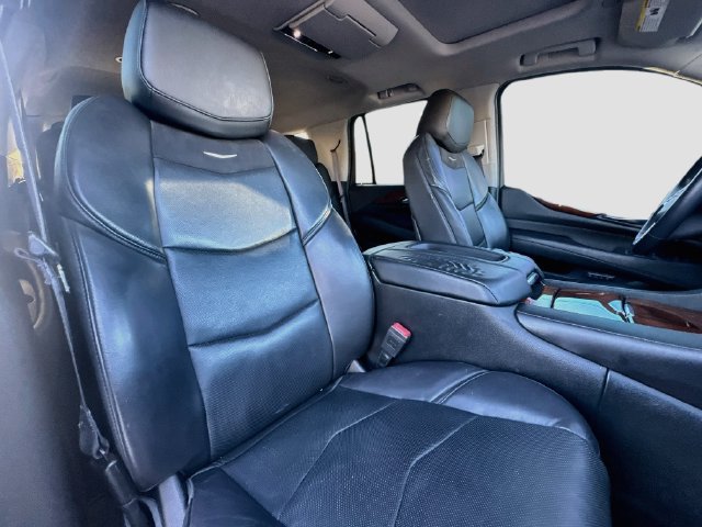 Used 2017 Cadillac Escalade Luxury AWD/4WD image 36
