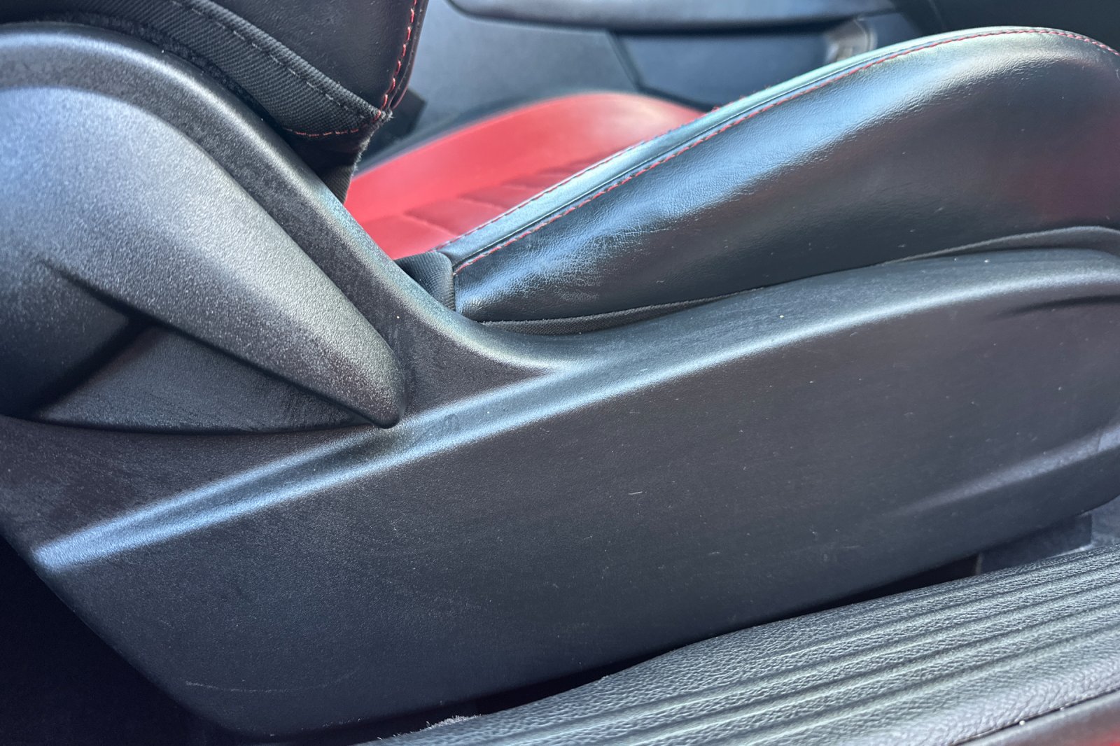 Used 2016 Dodge Challenger R/T Plus RWD image 22