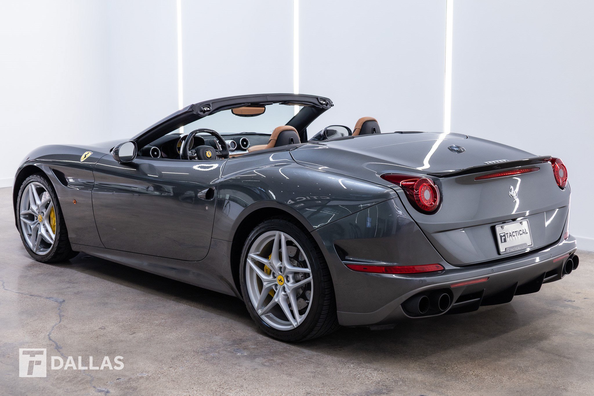 Used 2017 Ferrari California T RWD image 10