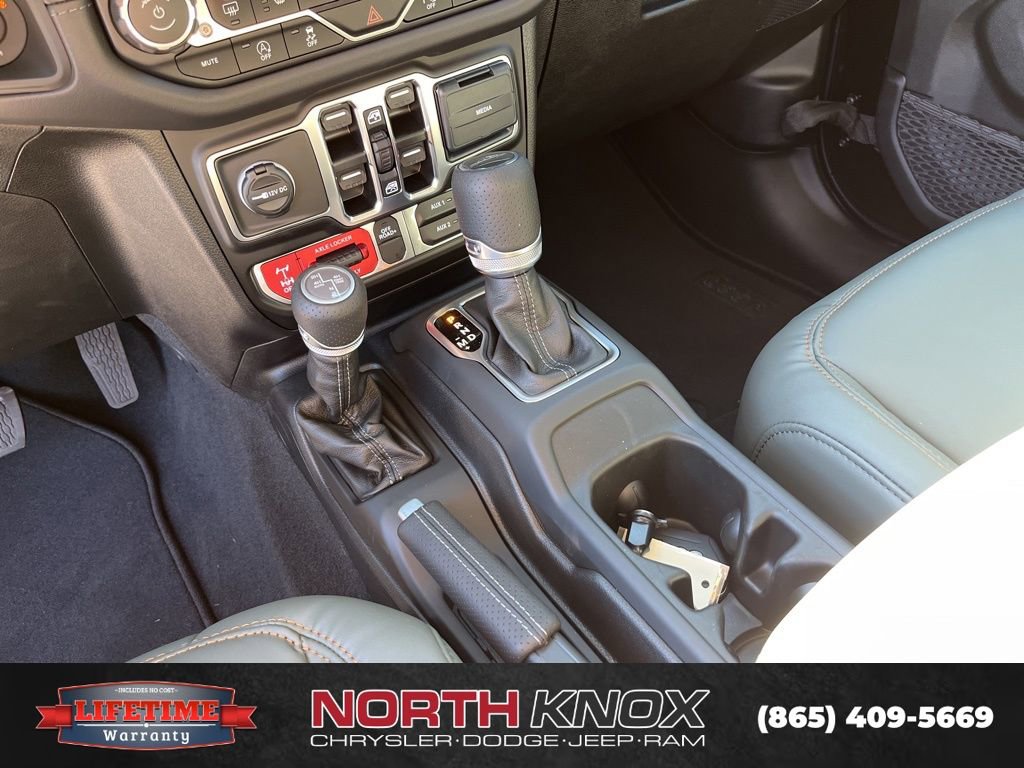 New 2025 Jeep Gladiator Mojave image 11