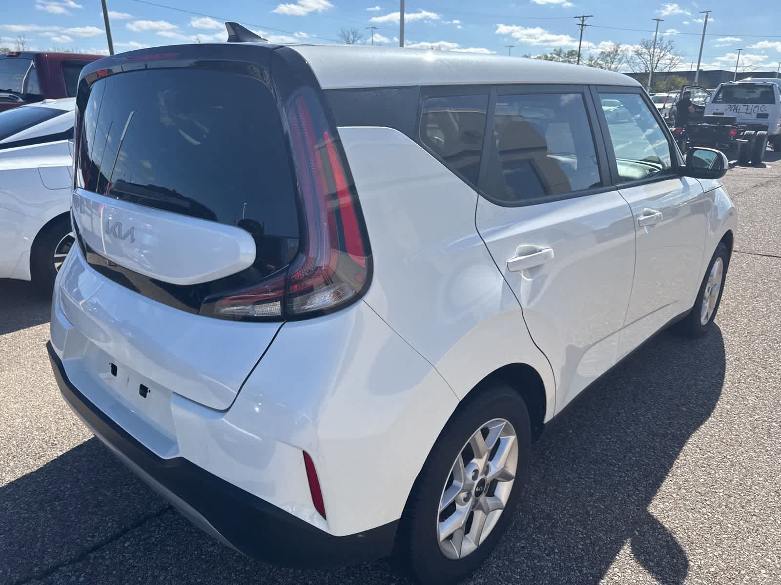 Used 2024 Kia Soul LX w/ Option Group 015 FWD image 28