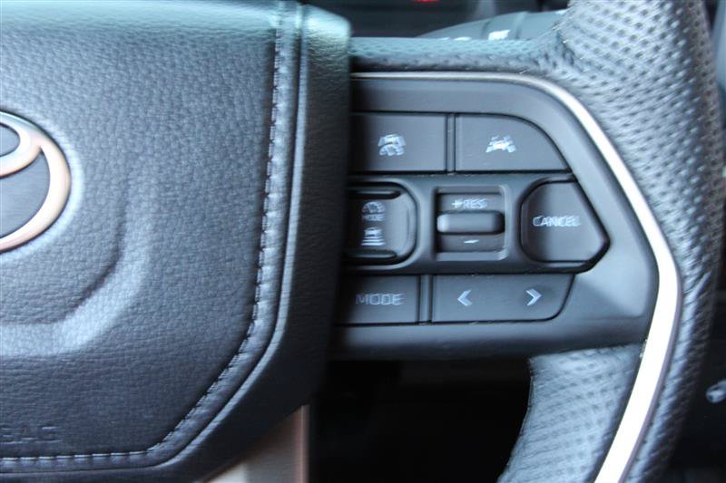 Used 2025 Toyota Tacoma SR5 AWD/4WD image 18