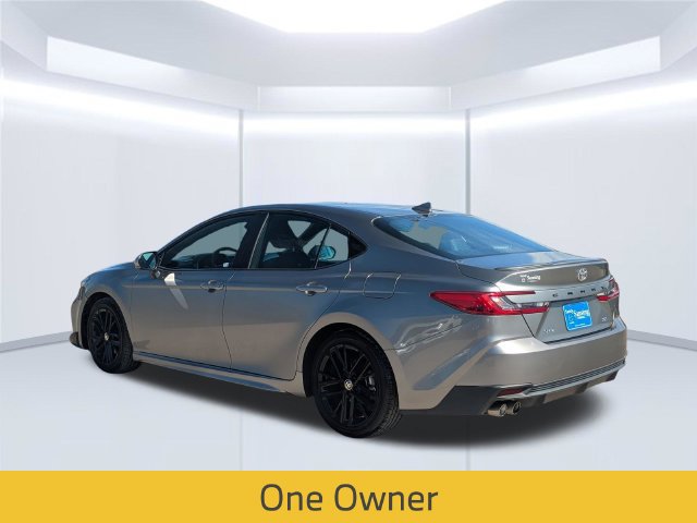Used 2025 Toyota Camry SE w/ Convenience Package FWD image 4