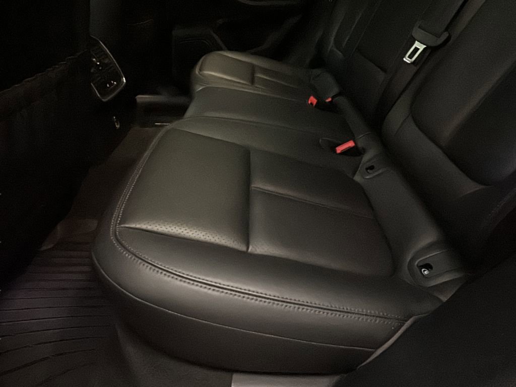 Used 2023 Porsche Macan image 14