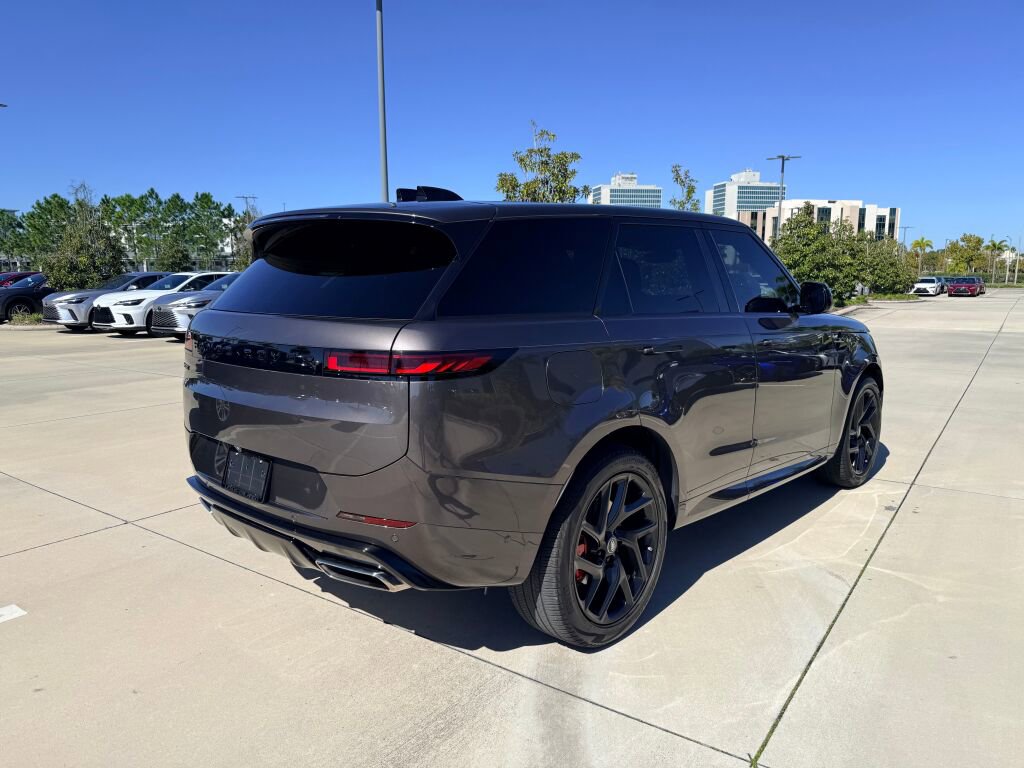 Used 2024 Land Rover Range Rover Sport Dynamic SE image 3
