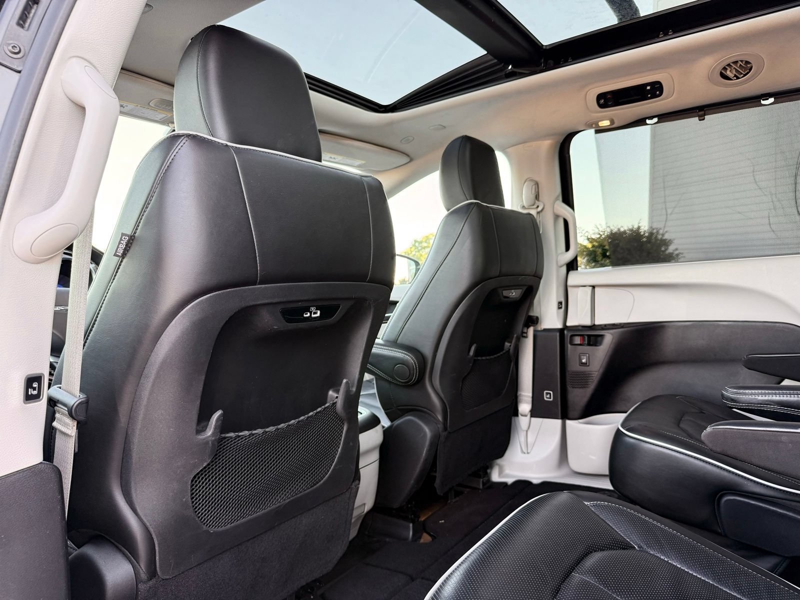 Used 2022 Chrysler Pacifica Limited FWD image 21