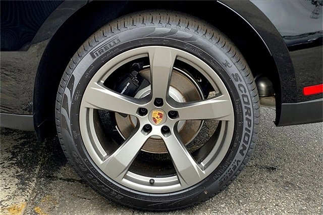 New 2025 Porsche Macan image 17