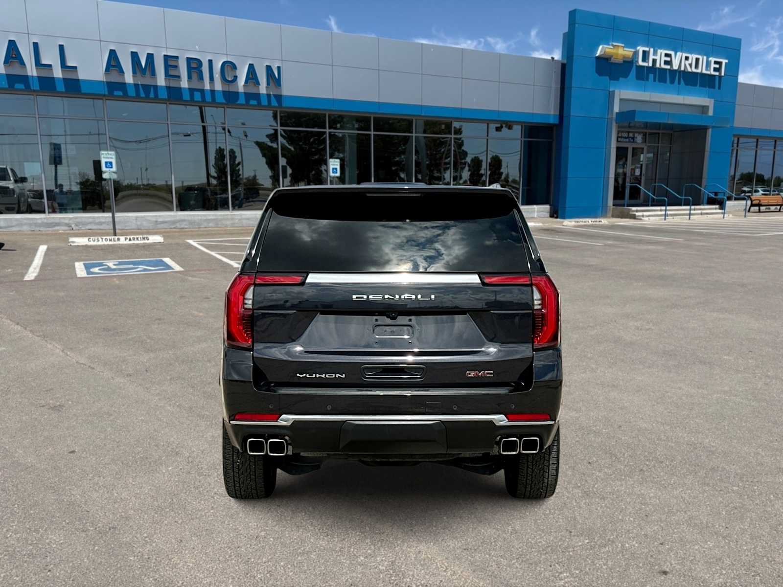 Used 2026 GMC Yukon Denali w/ Sun & Power Step Package AWD/4WD image 7