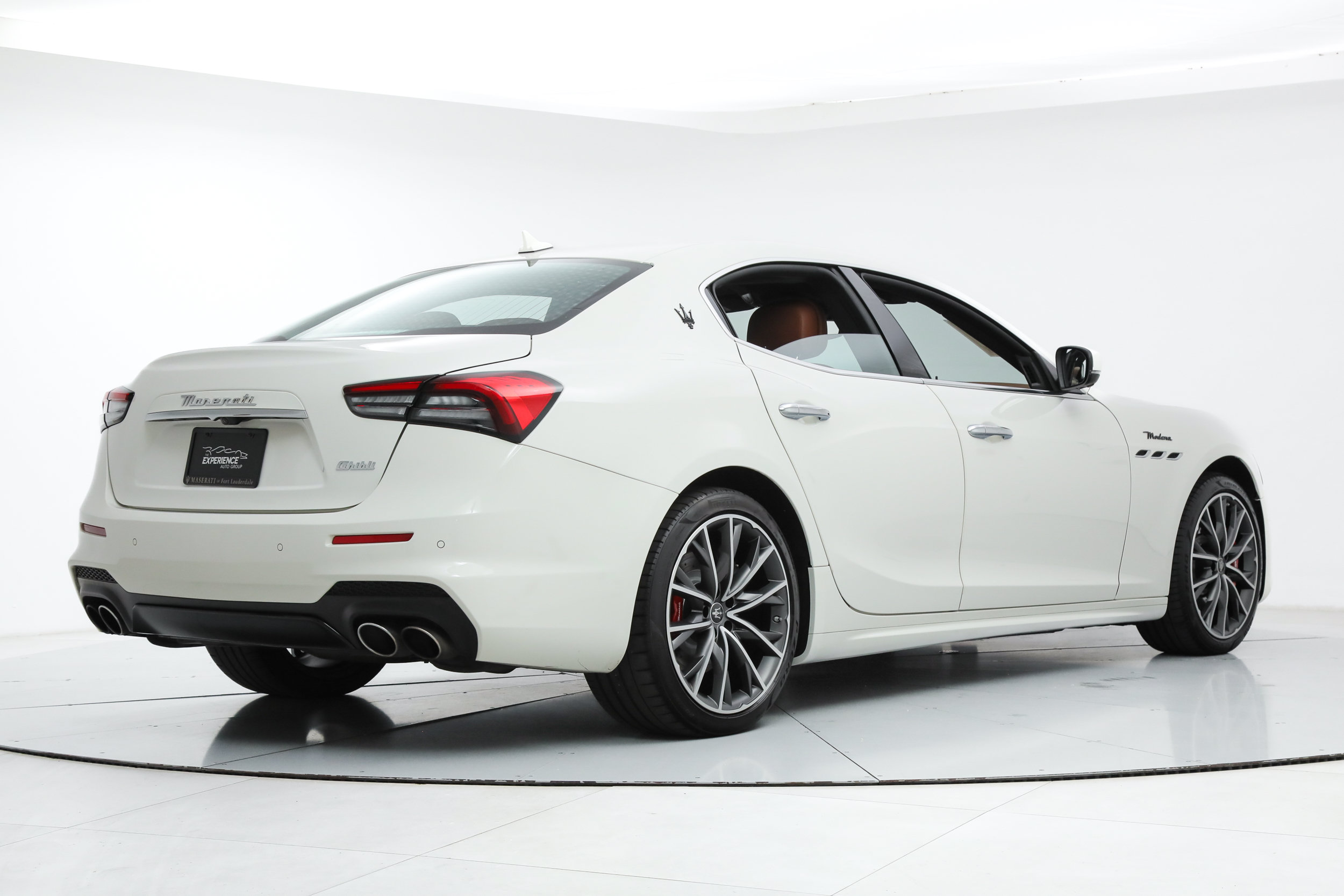 Certified 2023 Maserati Ghibli Modena RWD image 5