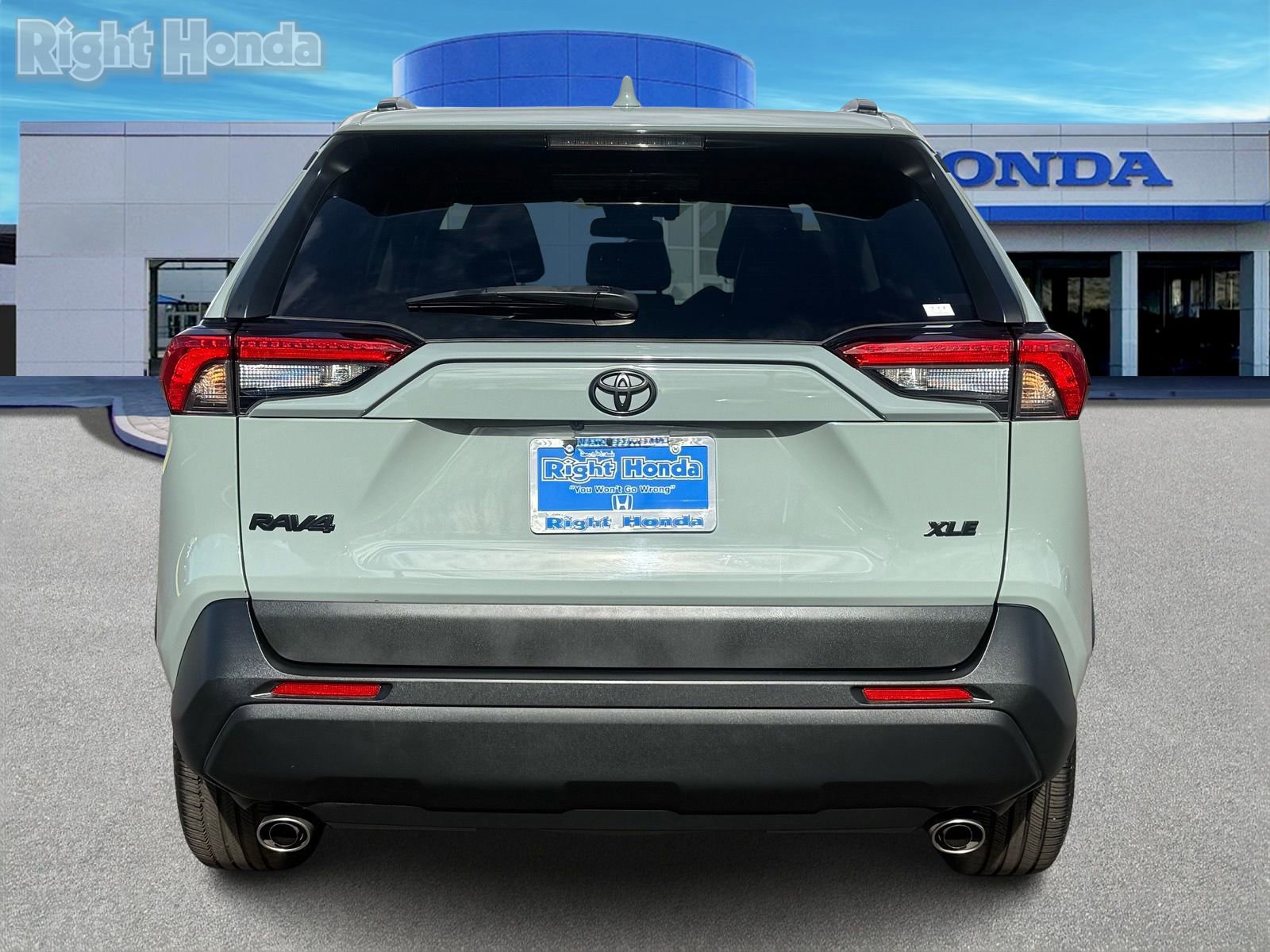 Used 2021 Toyota RAV4 XLE Premium image 6