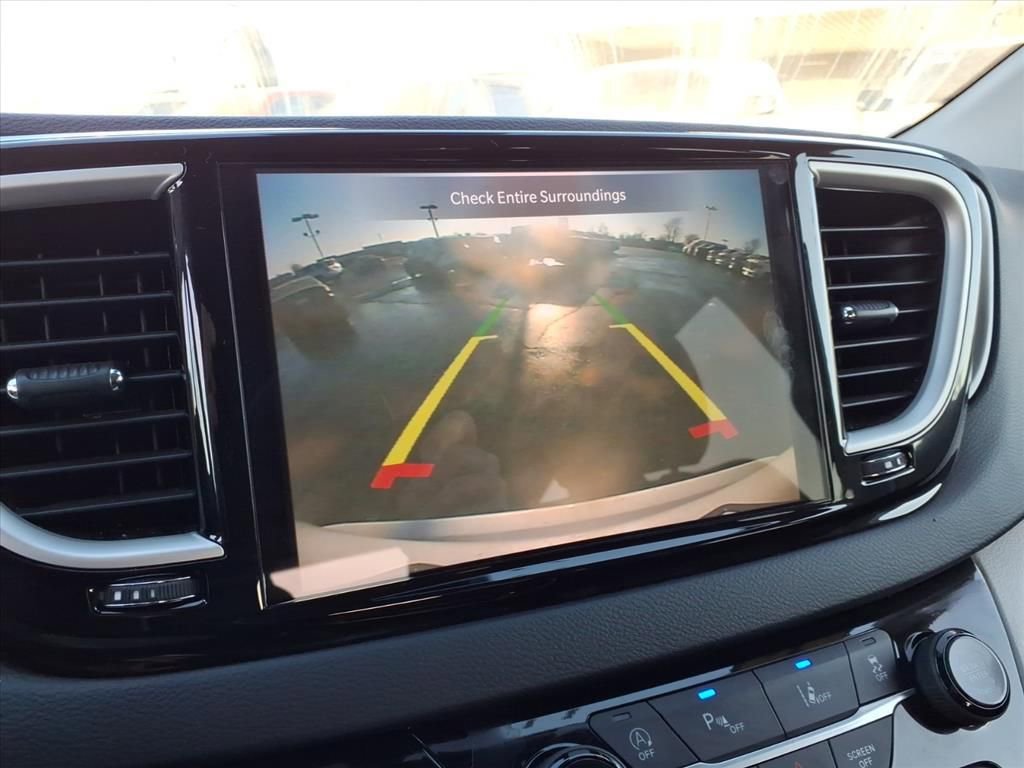 Certified 2023 Chrysler Pacifica Touring-L image 21