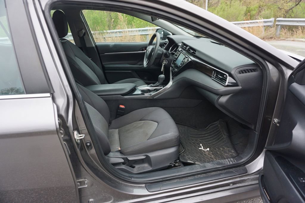 Used 2020 Toyota Camry LE image 15