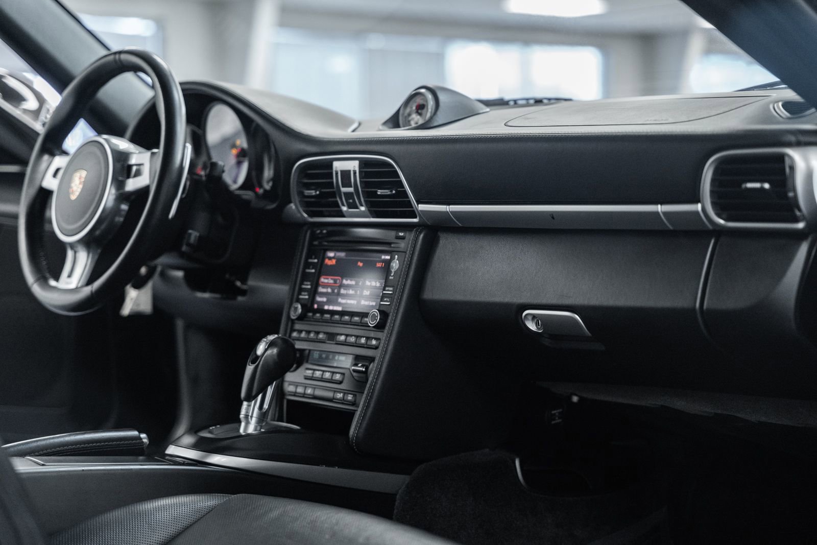Used 2011 Porsche 911 Turbo S image 22