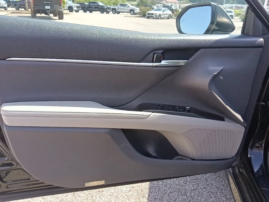 Used 2023 Toyota Camry XLE w/ Navigation Package FWD image 11