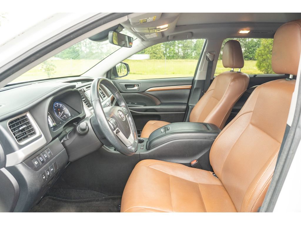 Used 2017 Toyota Highlander Limited Platinum AWD/4WD image 12