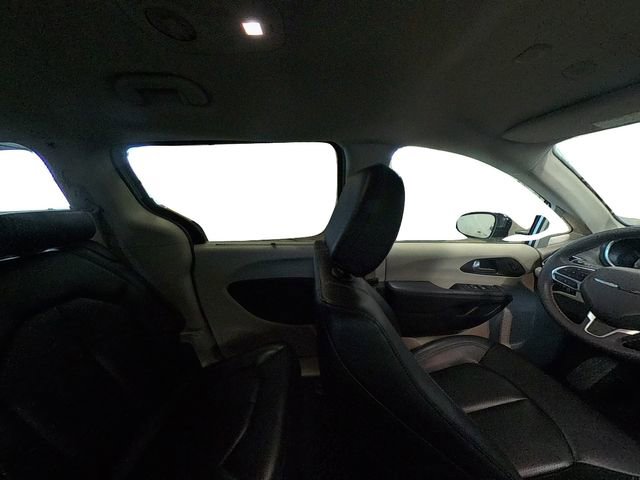 Used 2024 Chrysler Pacifica Touring-L image 36