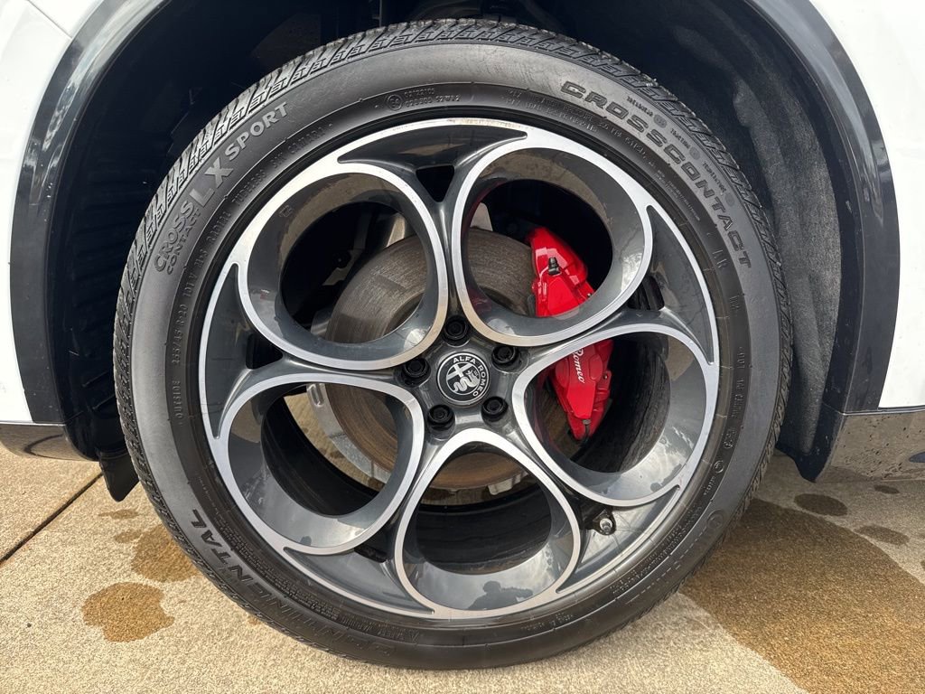 Used 2024 Alfa Romeo Stelvio Veloce image 23