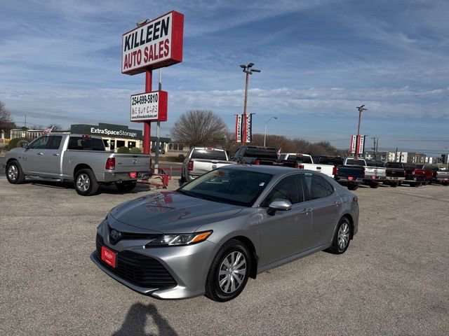 Used 2020 Toyota Camry LE image 2