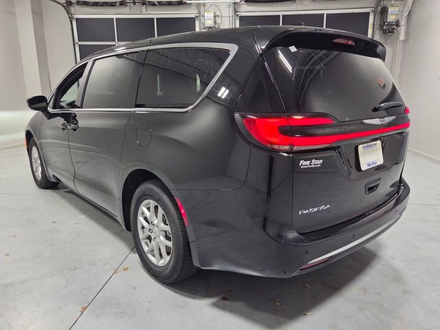 New 2026 Chrysler Pacifica Select image 9