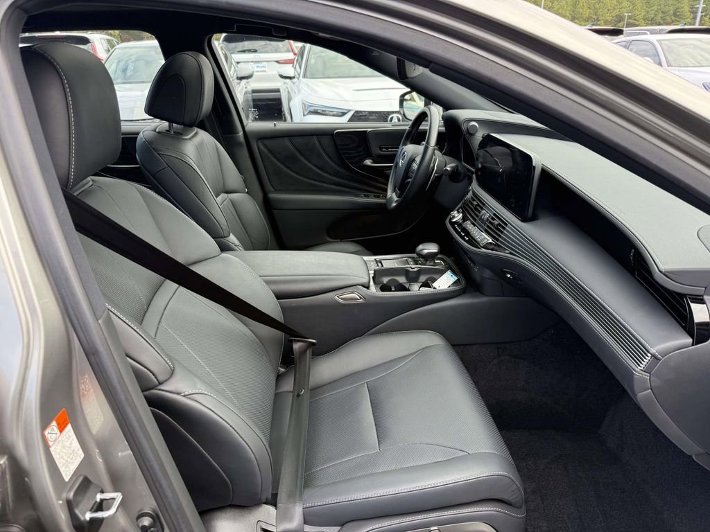 Used 2021 Lexus LS 500 AWD w/ Accessory Package (Z1) image 12