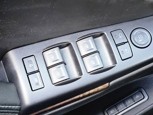 Used 2018 Chevrolet Suburban LT image 21