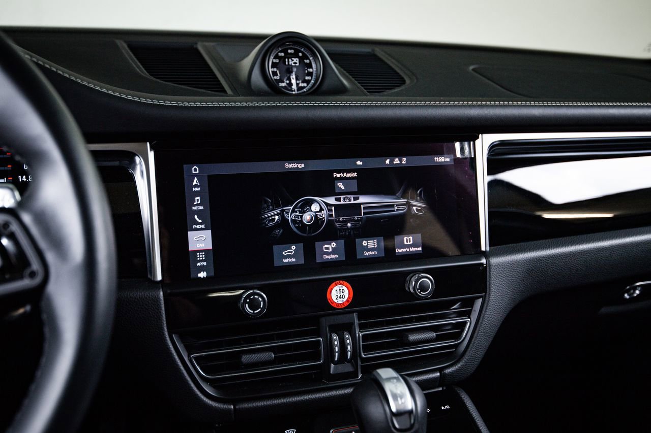 Used 2023 Porsche Macan Turbo image 18