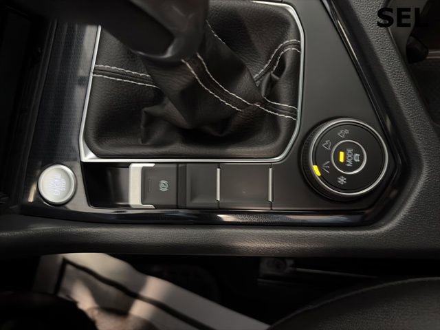 Certified 2025 Volkswagen Taos SEL image 25