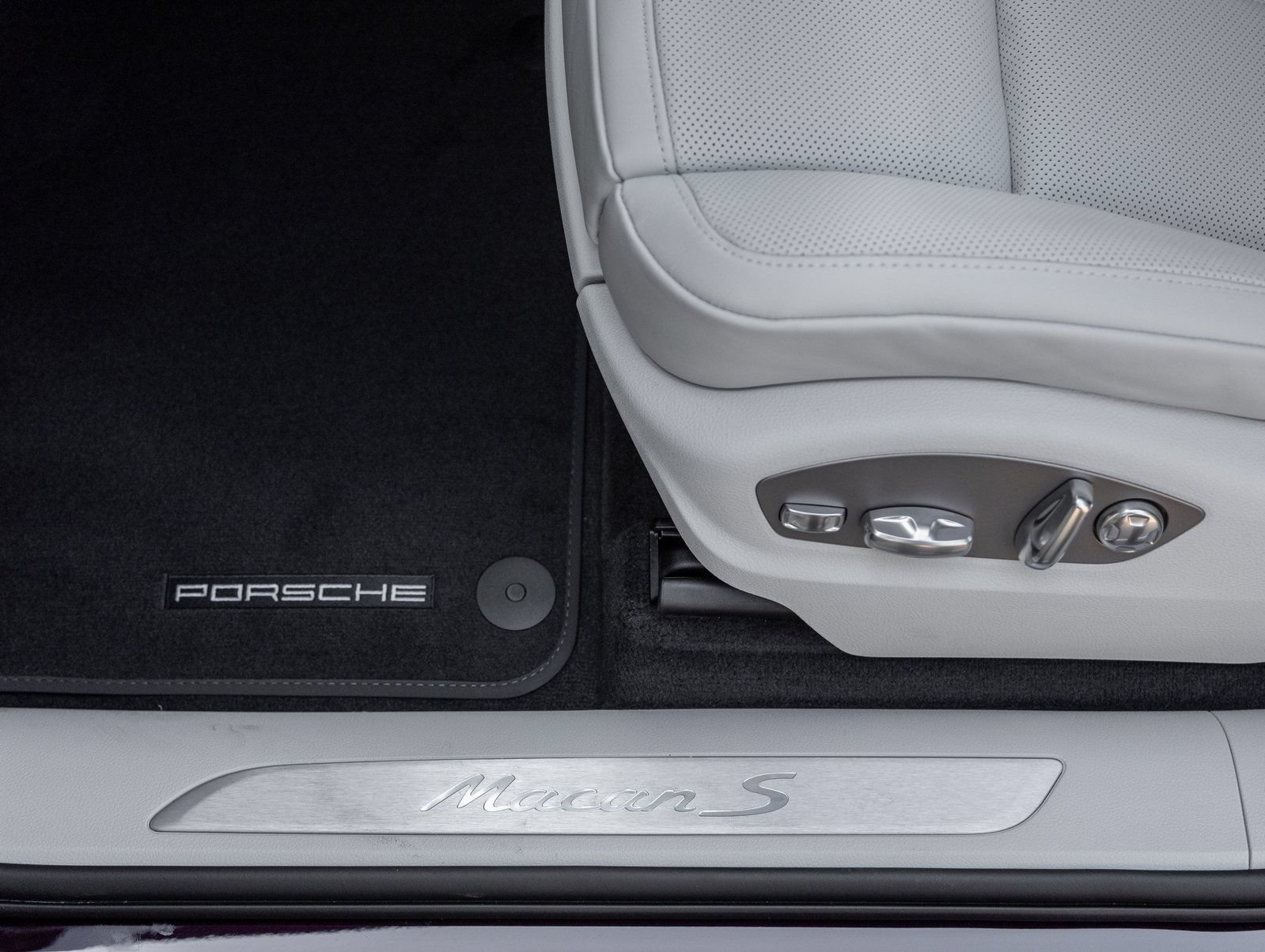 Certified 2026 Porsche Macan S AWD/4WD image 21