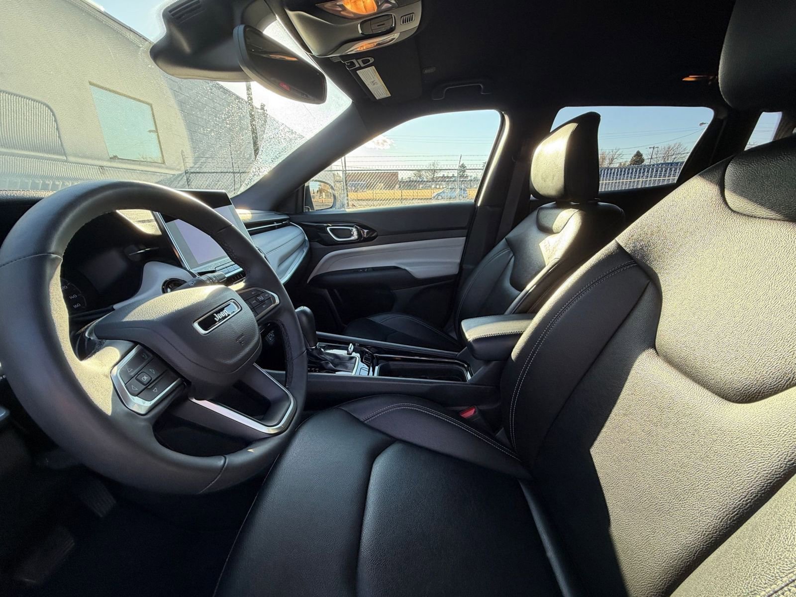 Used 2025 Jeep Compass Limited image 27