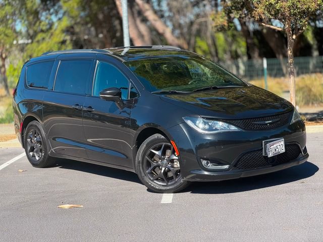 Used 2018 Chrysler Pacifica Limited w/ Advanced Safetytec Group FWD image 26
