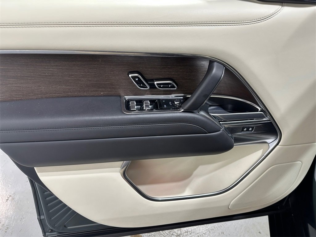 Used 2023 Land Rover Range Rover SE image 16