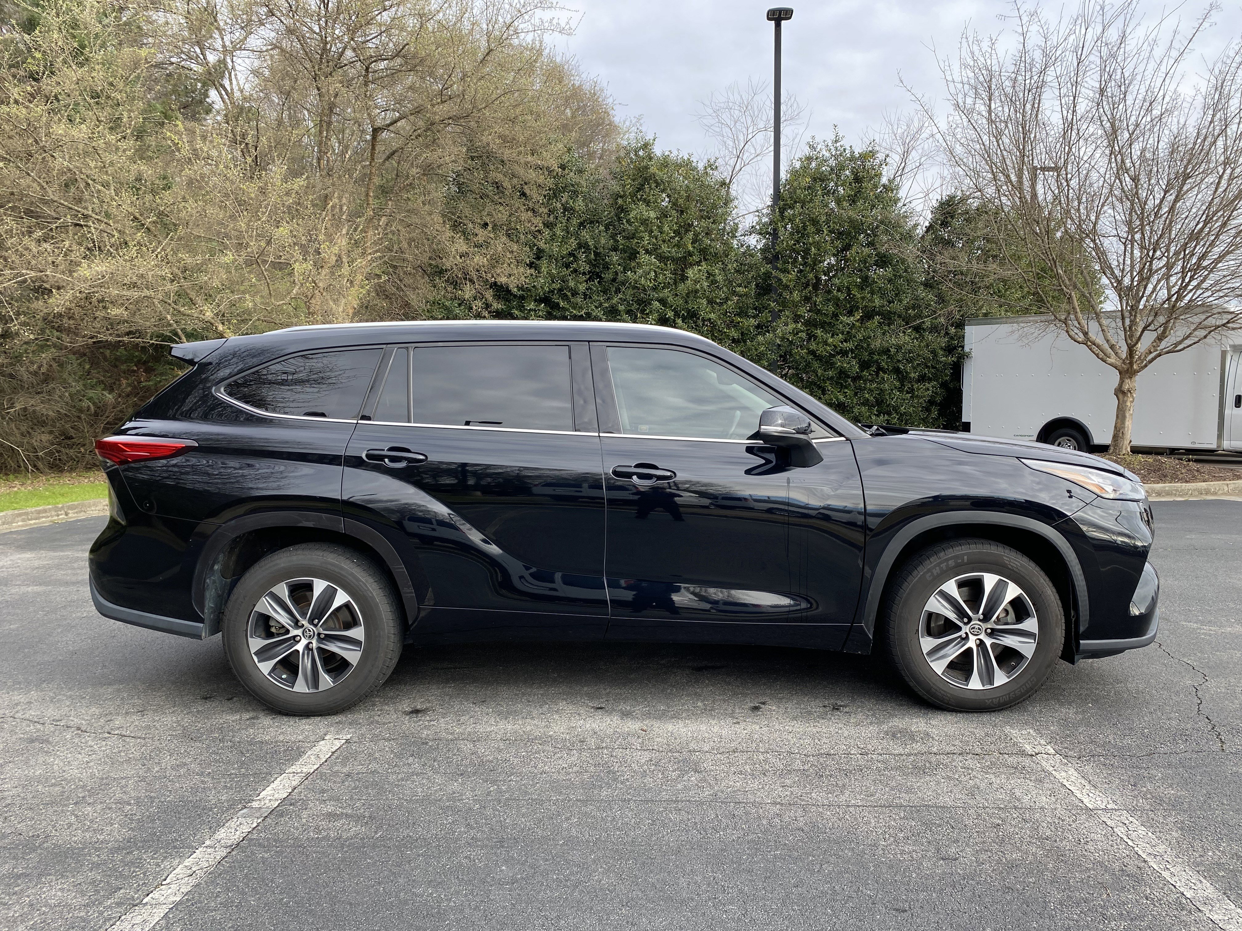 Used 2020 Toyota Highlander XLE image 10
