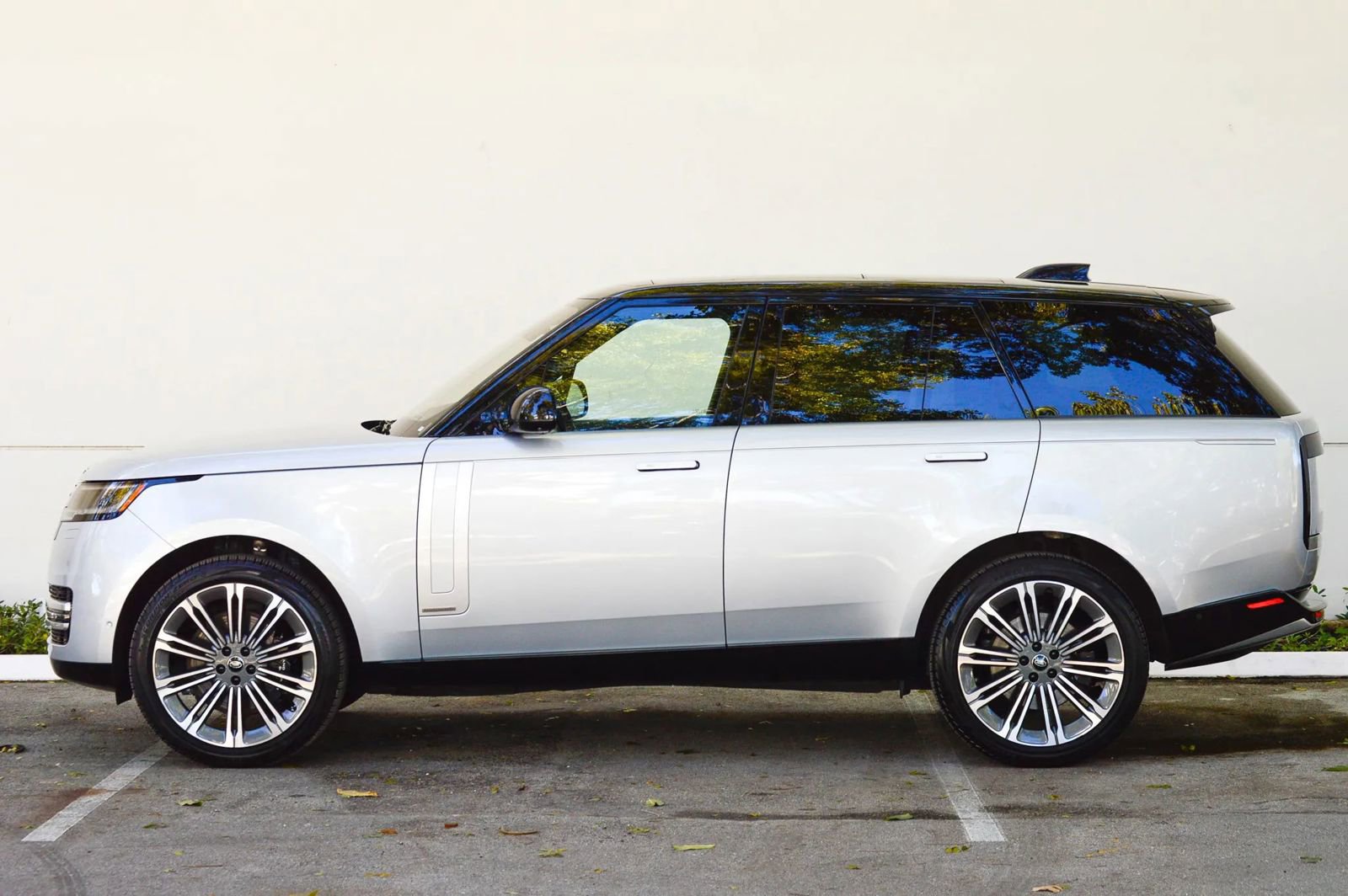 Used 2023 Land Rover Range Rover Autobiography AWD/4WD image 7