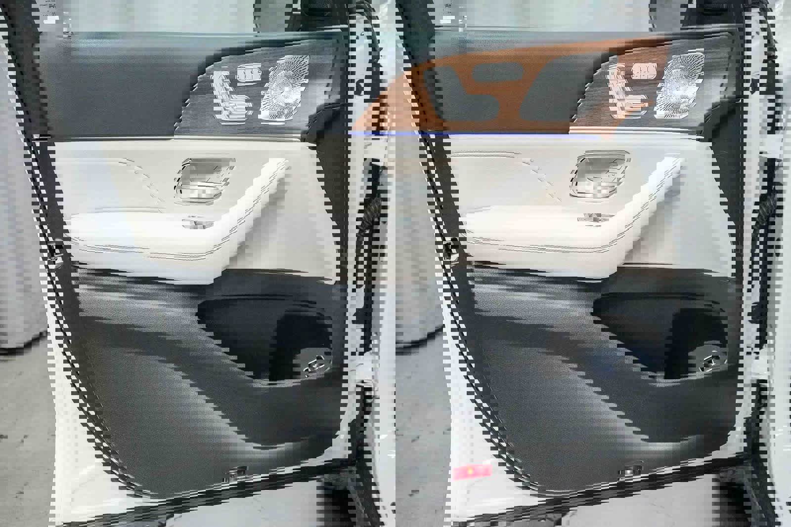 Used 2025 Mercedes-Benz GLS 450 4MATIC image 22