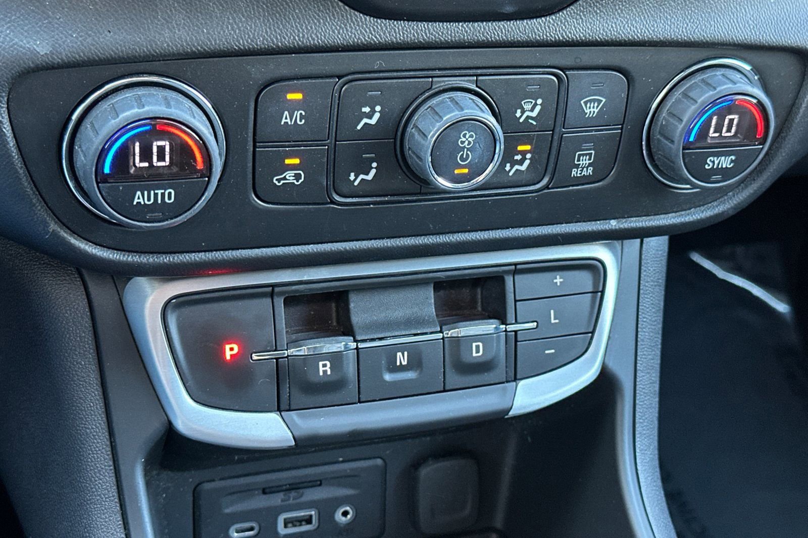 Certified 2022 GMC Terrain SLT w/ Infotainment Package II image 21