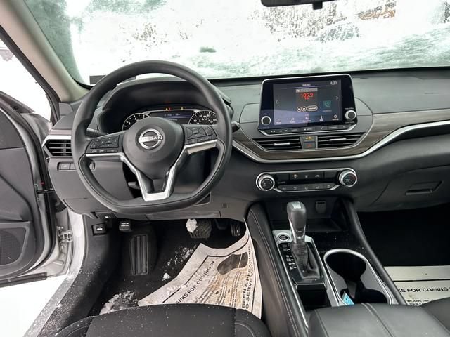 Used 2023 Nissan Altima 2.5 SV FWD image 16
