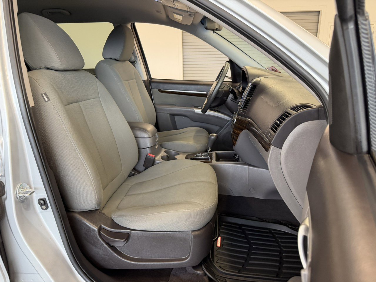 Used 2010 Hyundai Santa Fe GLS image 25