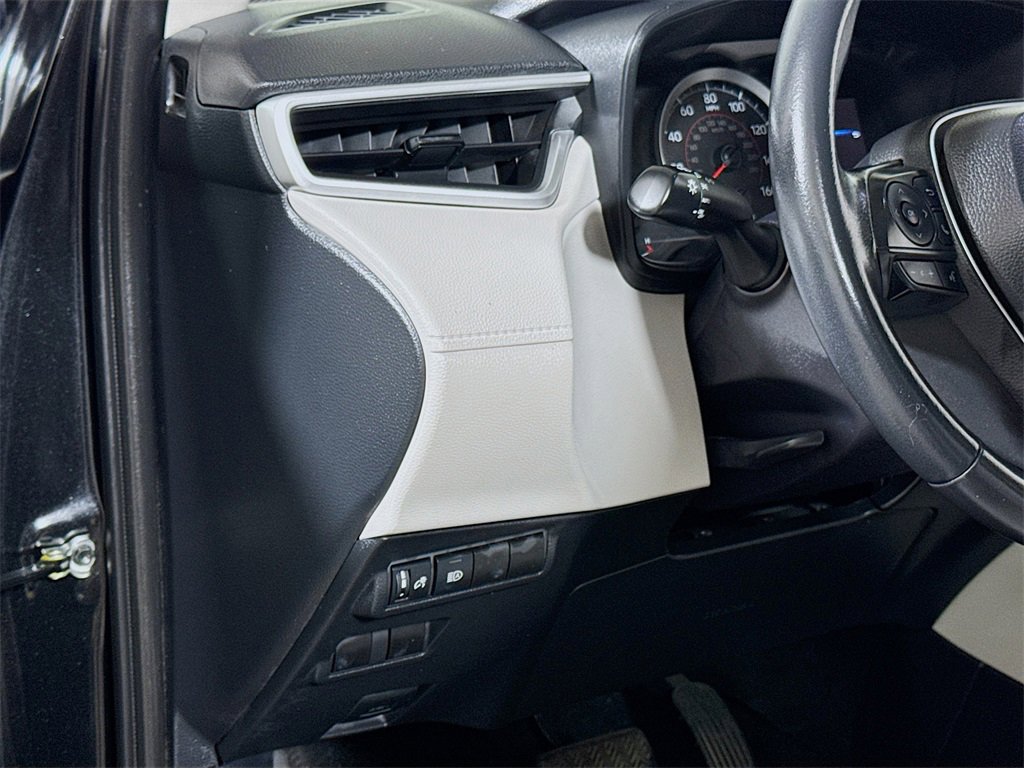 Used 2022 Toyota Corolla Cross LE image 8