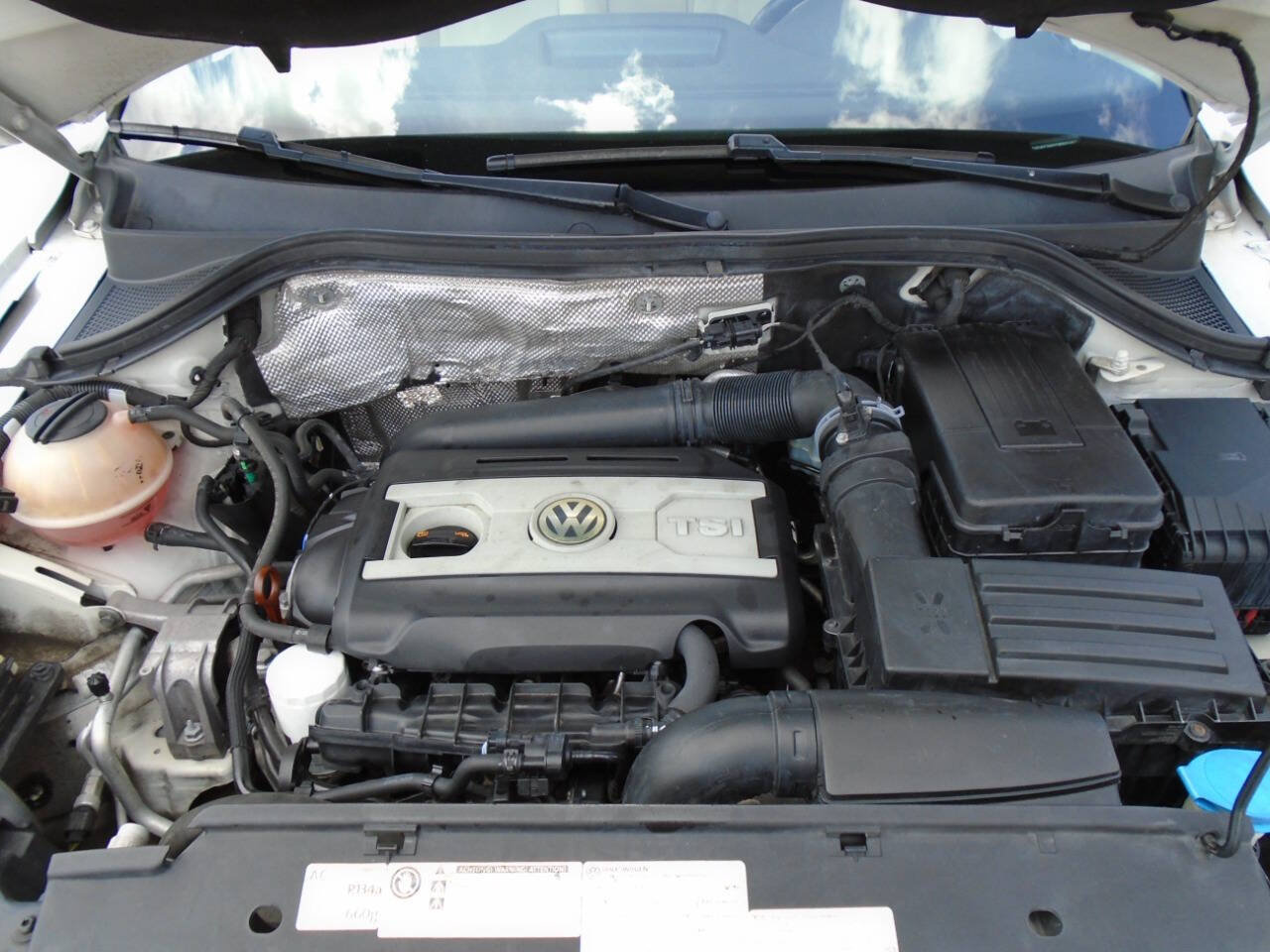 Used 2012 Volkswagen Tiguan SE FWD image 17