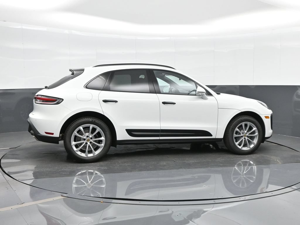 Certified 2026 Porsche Macan AWD/4WD image 10