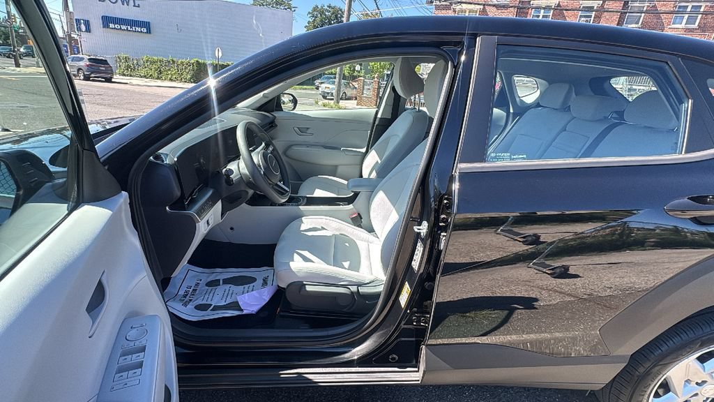 Used 2024 Hyundai Kona SE AWD/4WD image 12