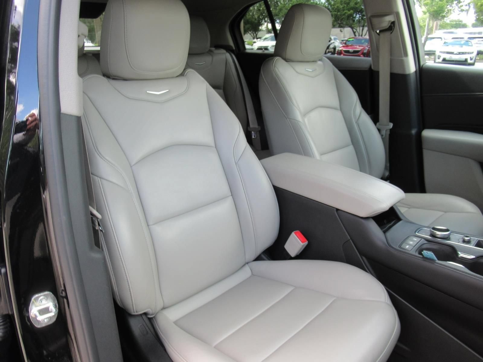 Used 2022 Cadillac XT4 Premium Luxury w/ Safety Alert Package AWD/4WD image 9