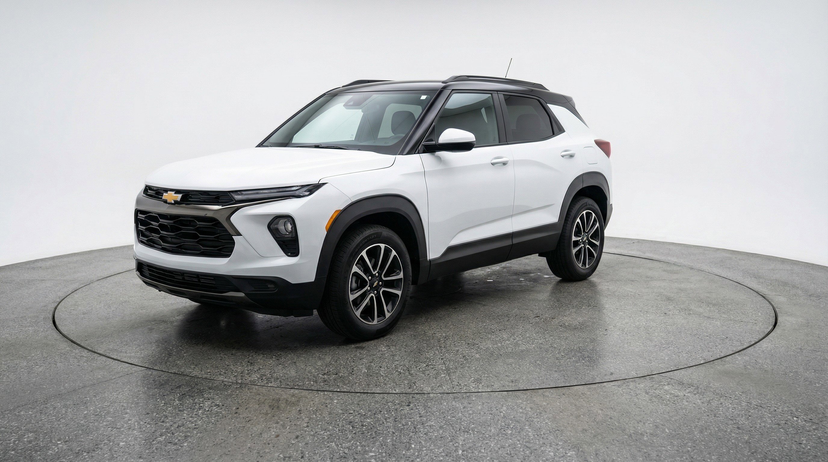 Used 2025 Chevrolet TrailBlazer LT image 3