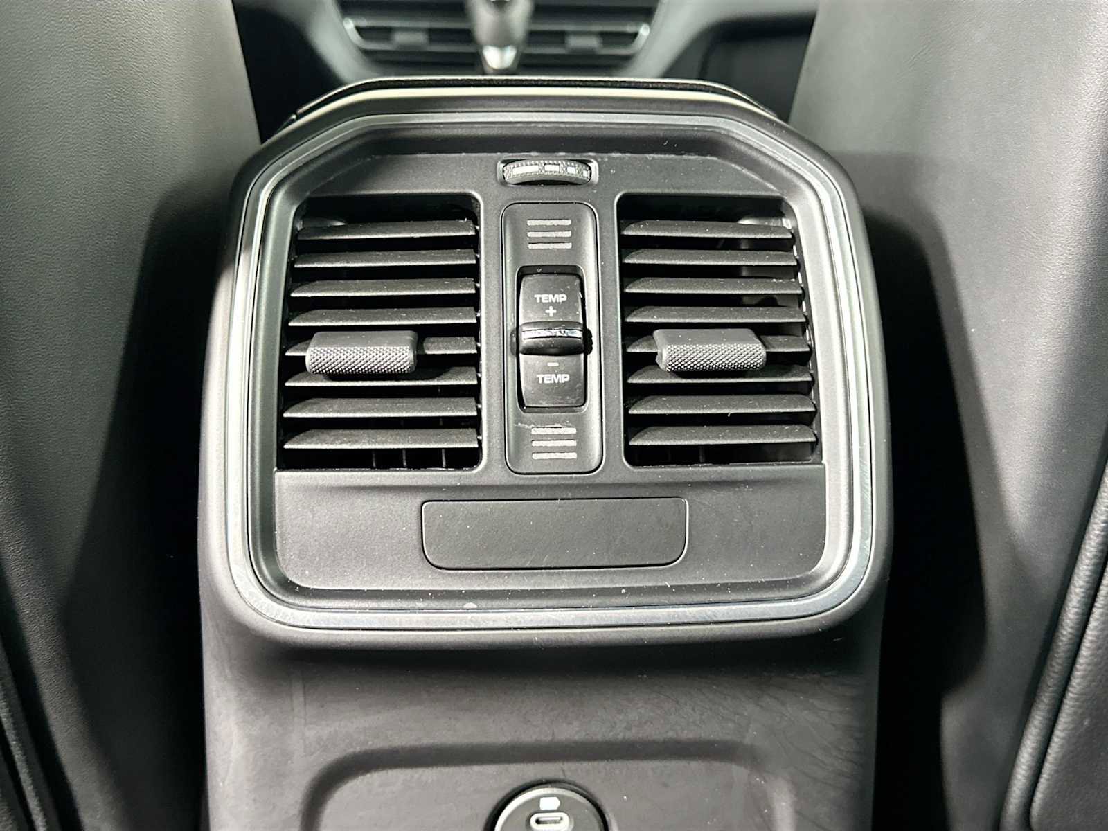 Certified 2025 Porsche Macan image 23