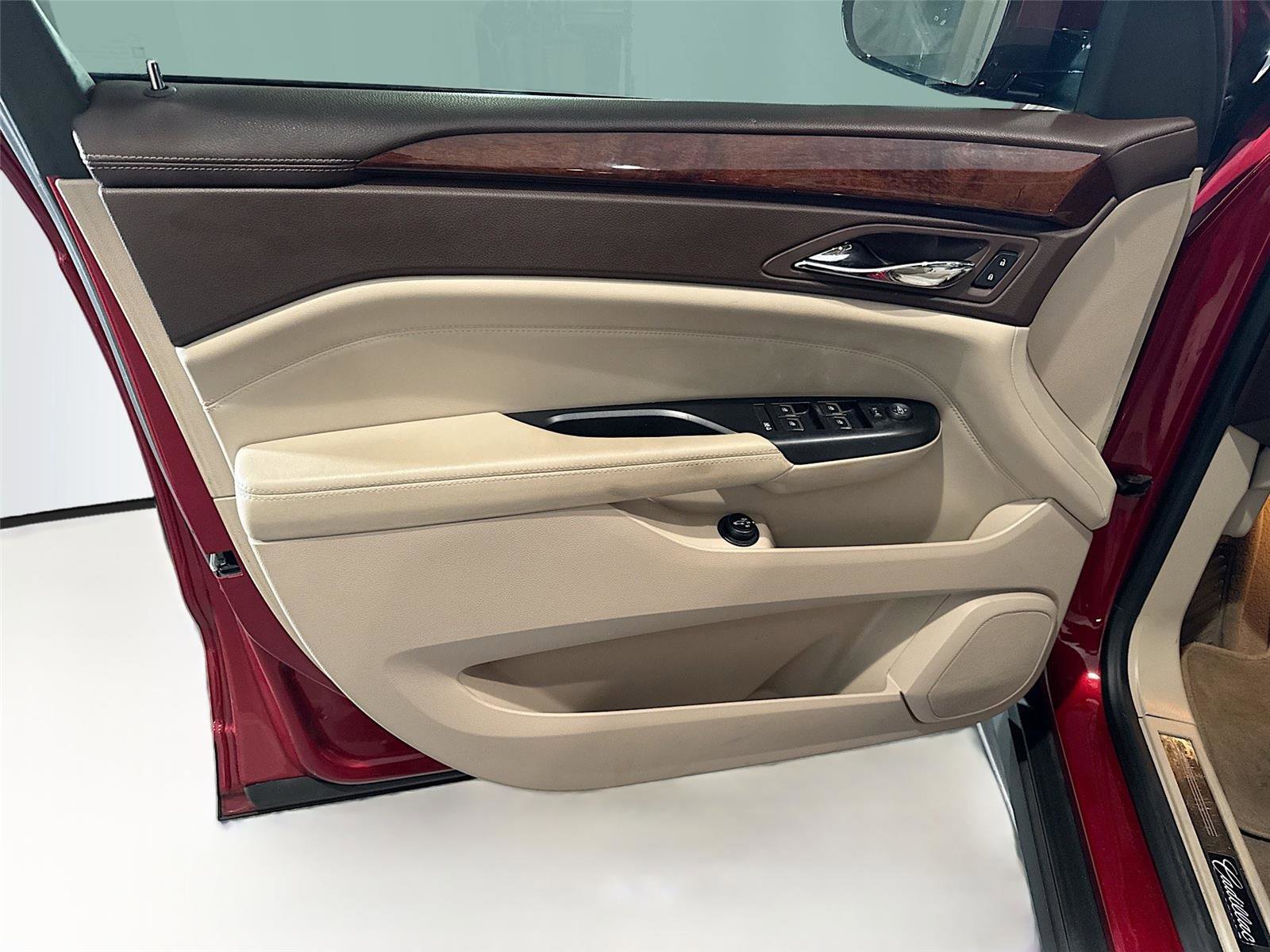 Used 2014 Cadillac SRX Luxury w/ Driver Awareness Package FWD image 9
