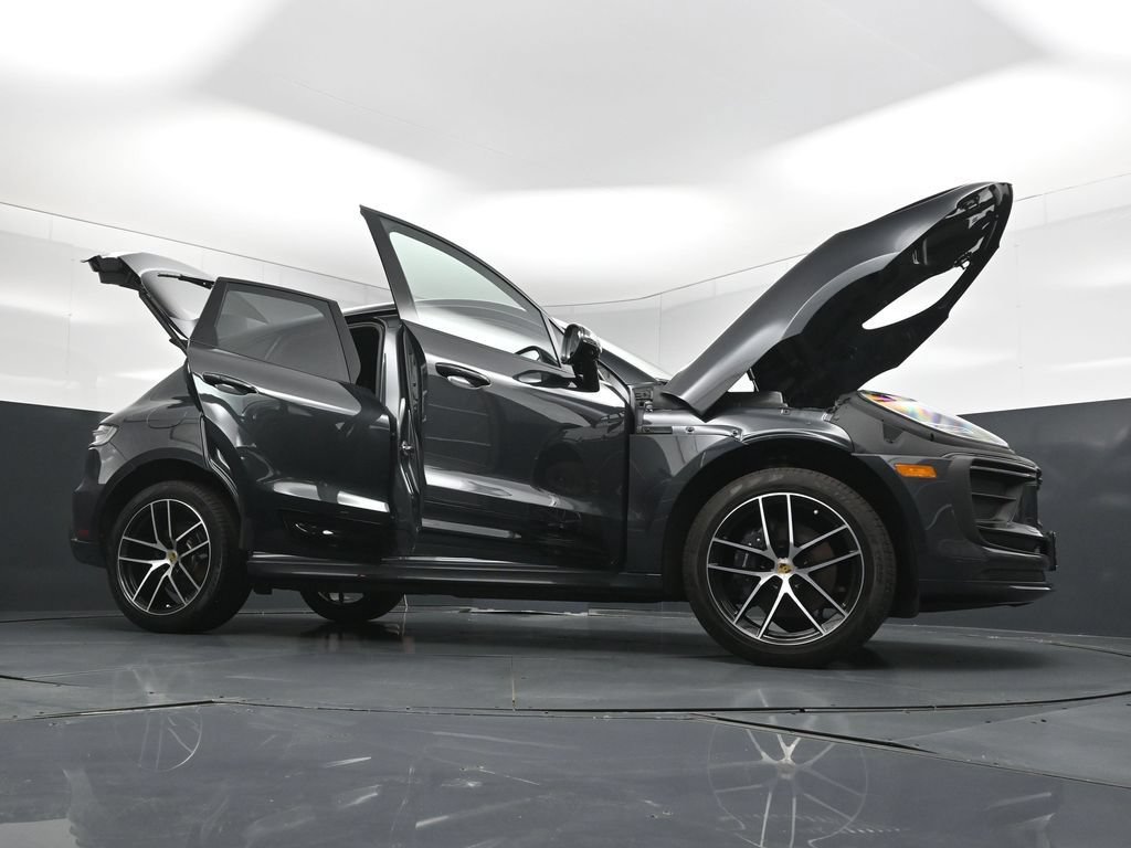 Certified 2025 Porsche Macan AWD/4WD image 36