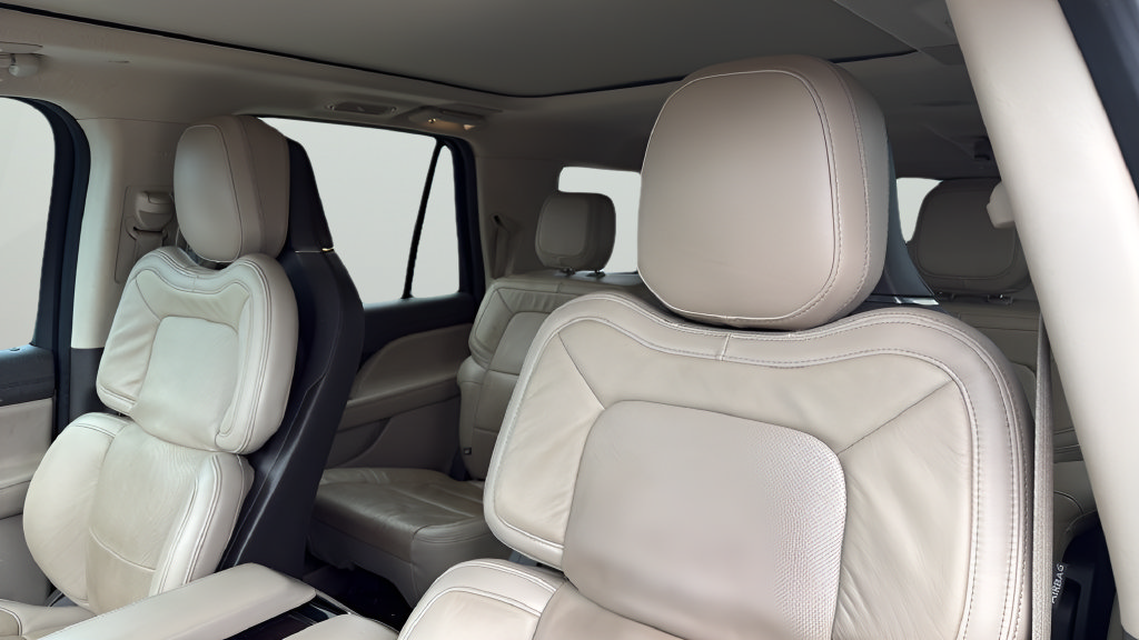 Used 2023 Lincoln Navigator L Reserve AWD/4WD image 9