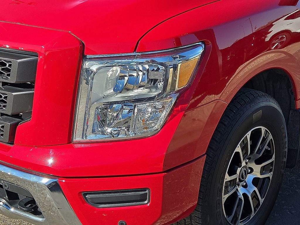 Used 2024 Nissan Titan SV w/ SV Convenience Package image 10