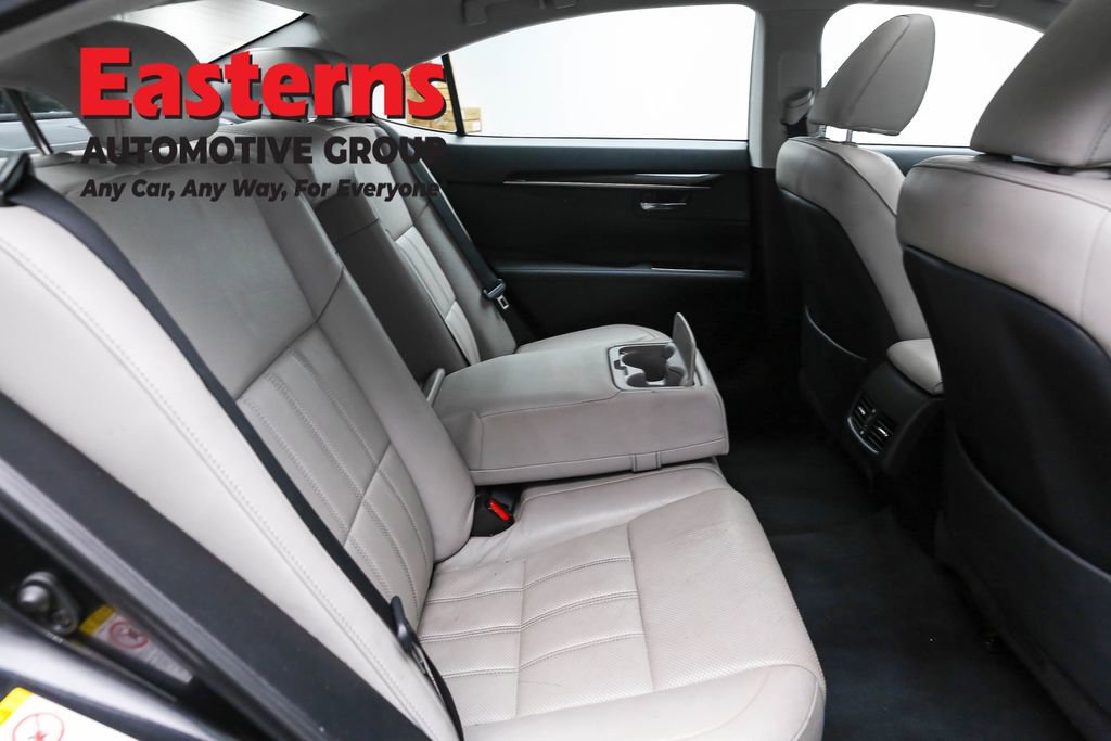 Used 2018 Lexus ES 350 350 w/ Luxury Package w/Wood Trim image 26